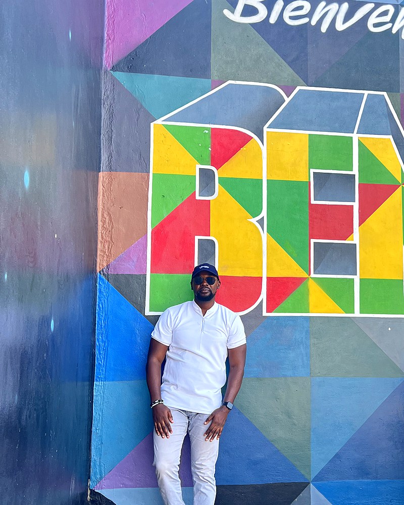 Bienvenue au Bénin mural — colourful street art in Cotonou, West Africa